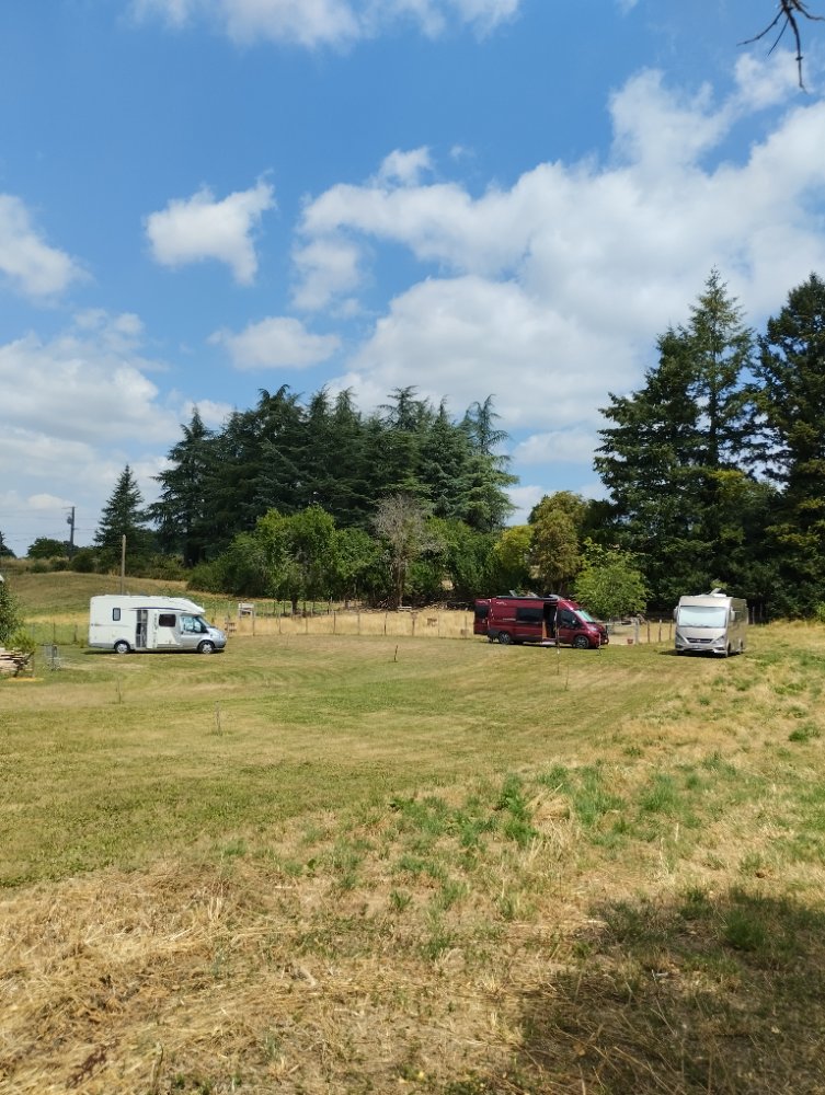 Aire camping-car  Vouzan (16410) - Photo 2